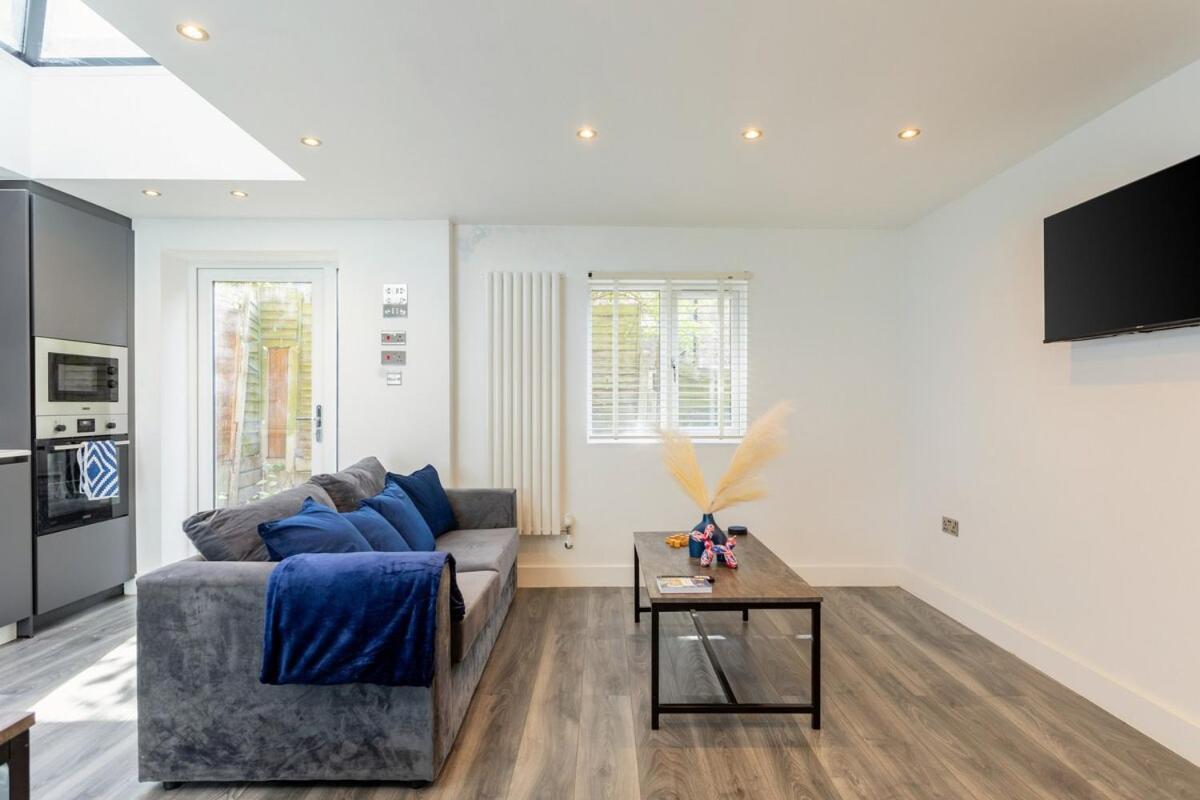 Stylish 2-Bed Flat In The Heart Of West Hampstead Daire Londra Dış mekan fotoğraf