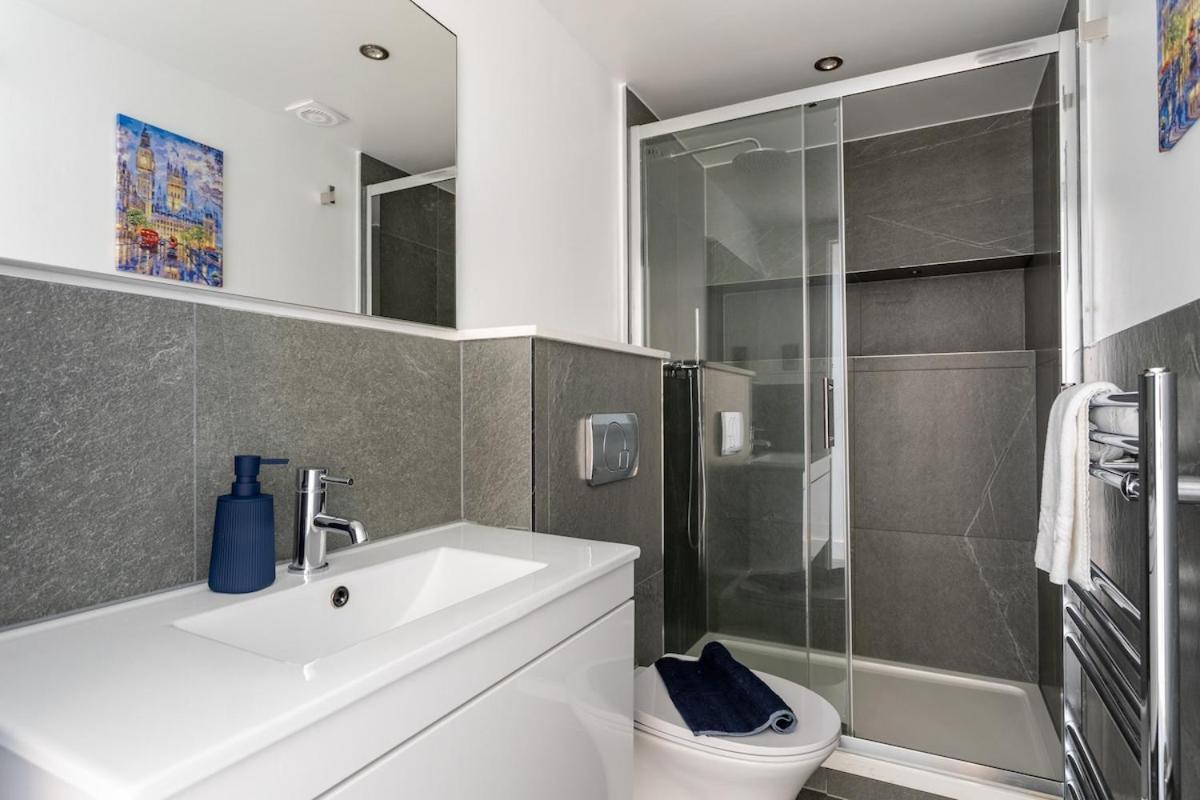 Stylish 2-Bed Flat In The Heart Of West Hampstead Daire Londra Dış mekan fotoğraf