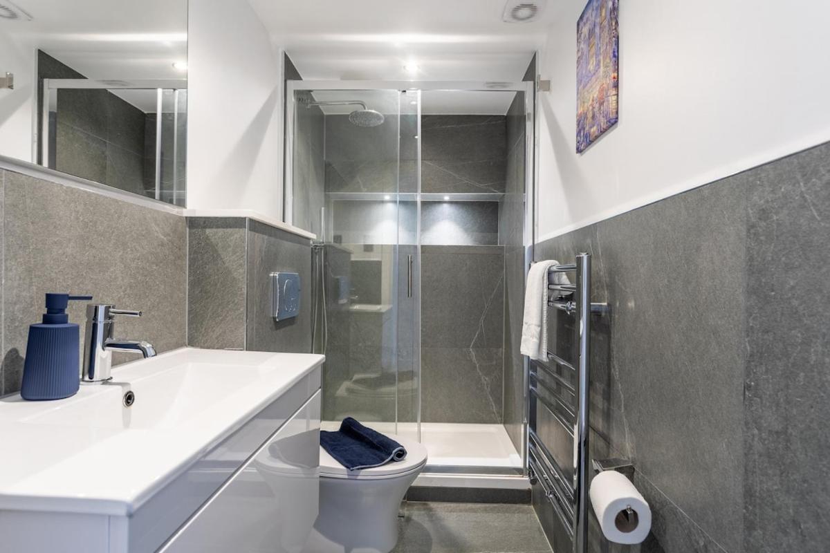 Stylish 2-Bed Flat In The Heart Of West Hampstead Daire Londra Dış mekan fotoğraf