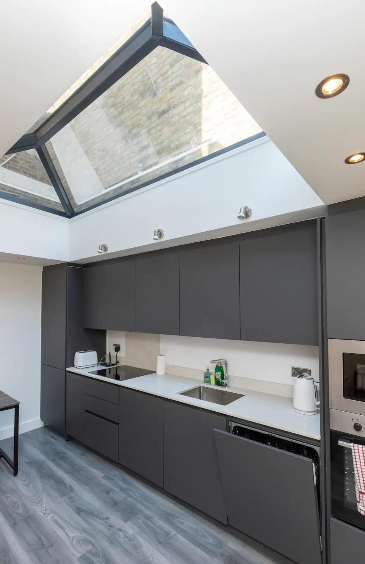Stylish 2-Bed Flat In The Heart Of West Hampstead Daire Londra Dış mekan fotoğraf